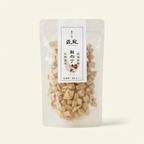 匠寵雞肉丁凍乾透明袋包裝，暖白背景商品示意照